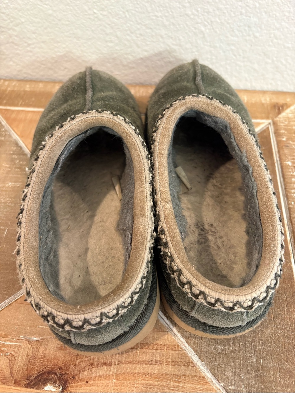 UGG Tasman Kids Olive Green Suede Slip-On Slippers Size Big Kid 3 - Picture 5 of 7